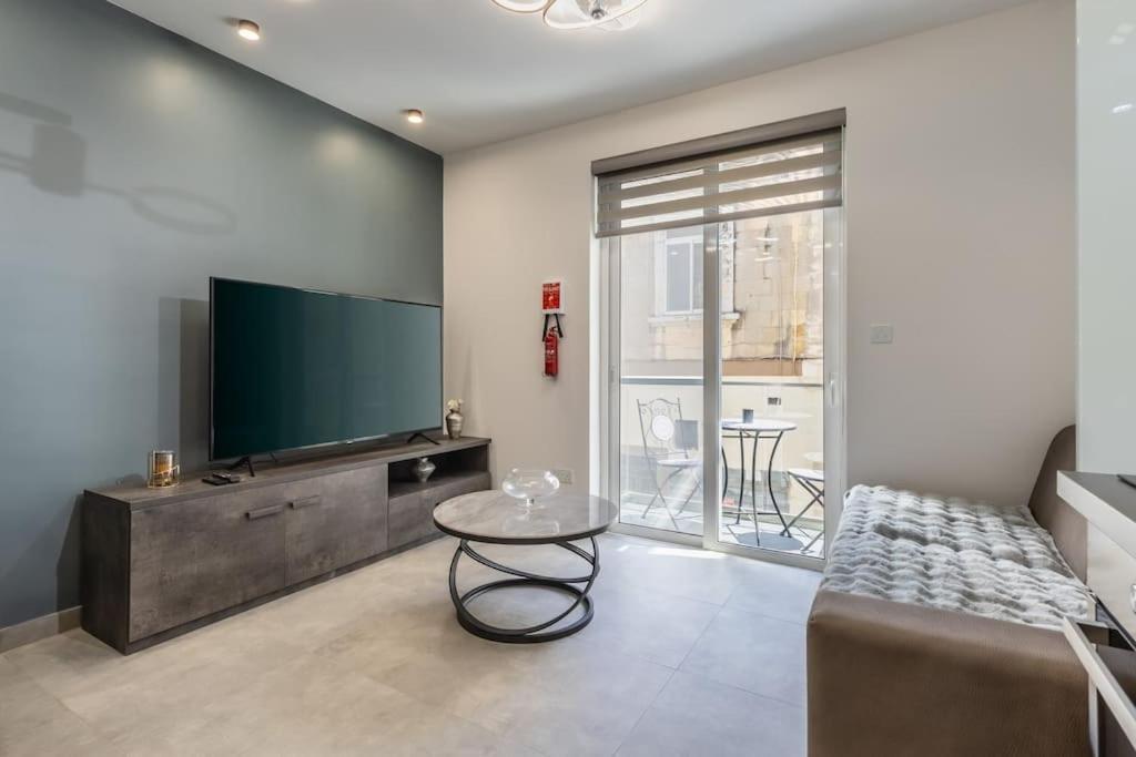 Nocturnal Elegance Apartment By Solea Sliema Buitenkant foto