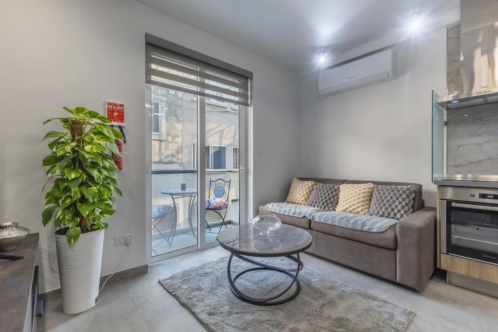 Nocturnal Elegance Apartment By Solea Sliema Buitenkant foto